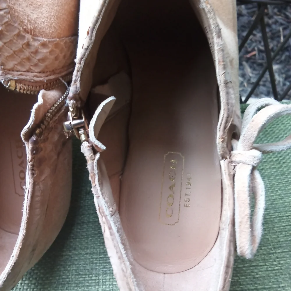 Coach Beatrice Suede Ankle Bootie Pumps Size 8.